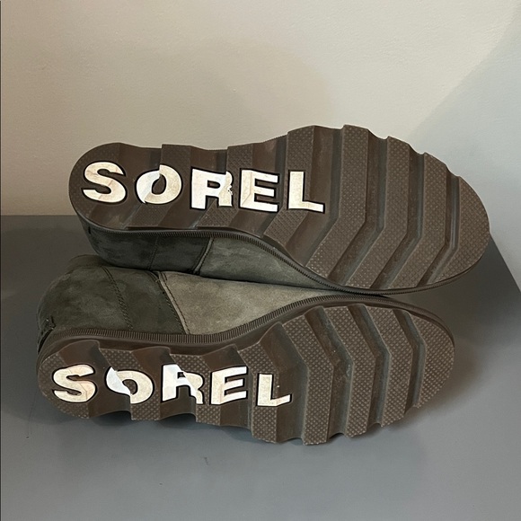 Sorel Women\'s Suede Wedge Boots - olive green and dark green/charcoal